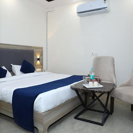 Lyf Corporate Suites - Noida Sector 19 Екстер'єр фото