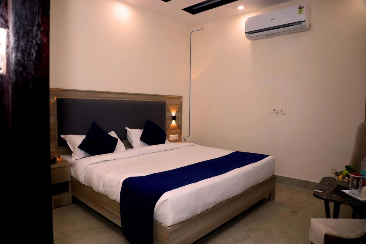 Lyf Corporate Suites - Noida Sector 19 Екстер'єр фото