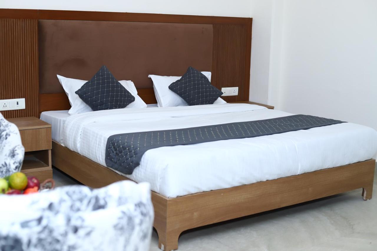 Lyf Corporate Suites - Noida Sector 19 Екстер'єр фото